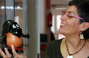 CURRICULUM PONENT Imma Marín L Imma Marín és la fundadora i directora de MARINVA. Té amplia experiència en jocs, joguines, infància, educació i noves tecnologies per l entreteniment.