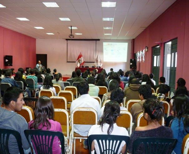 3 Universitarios y docentes recibieron charla sobre el SIS en Ayacucho Con el objetivo de sensibilizar a los jóvenes universitarios sobre la importancia de contar con un seguro de salud,