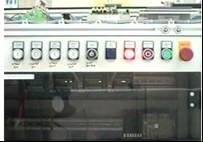 j) Presionar el botón Controller On (pulsador verde) en el panel de control. k) Prender el controlador del robot.
