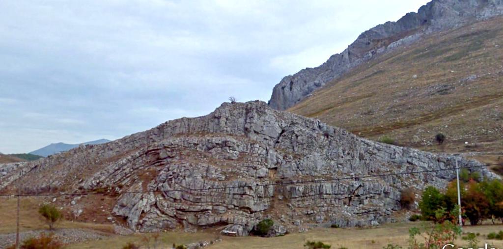 Calizas masivas (Fm Valdeteja) del Namuriense, Carbonífero Sup.