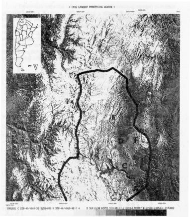 8 Fig. 1 - Ubicación de San Guillermo en la Cordillera Frontal de la Provincia de San Juan. Sobre imagen LANDSAT del 17 de agosto de 1981, durante una temporada invernal con nevadas normales.