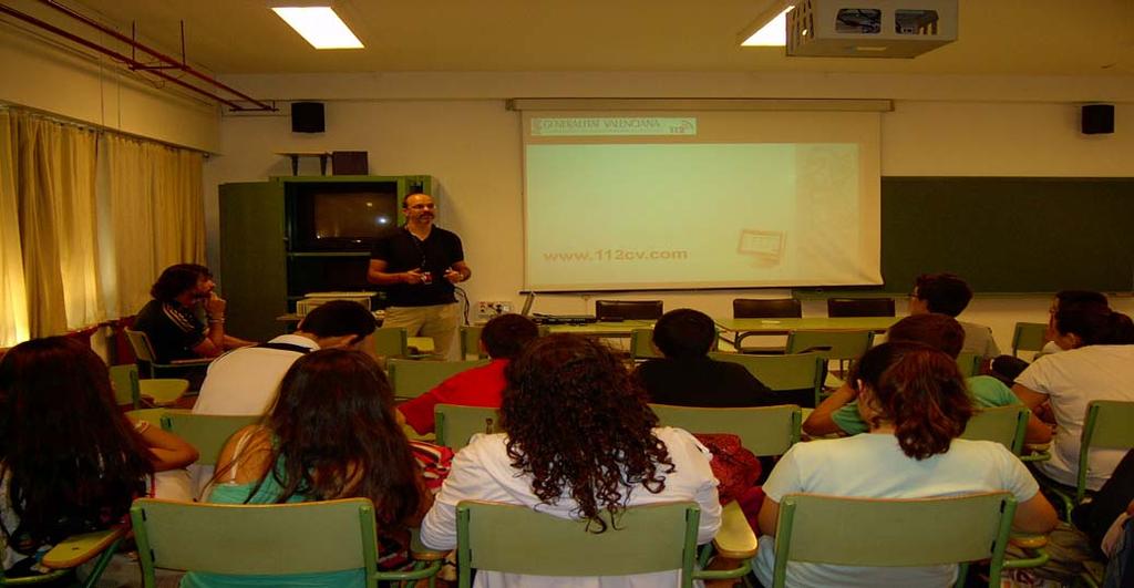 En esta primera ocasión se imparten tres charlas divulgativas sobre el Servicio "1 1 2 Comunitat Valenciana" a 117 alumnos y 6 profesores de Segundo y Tercero de la