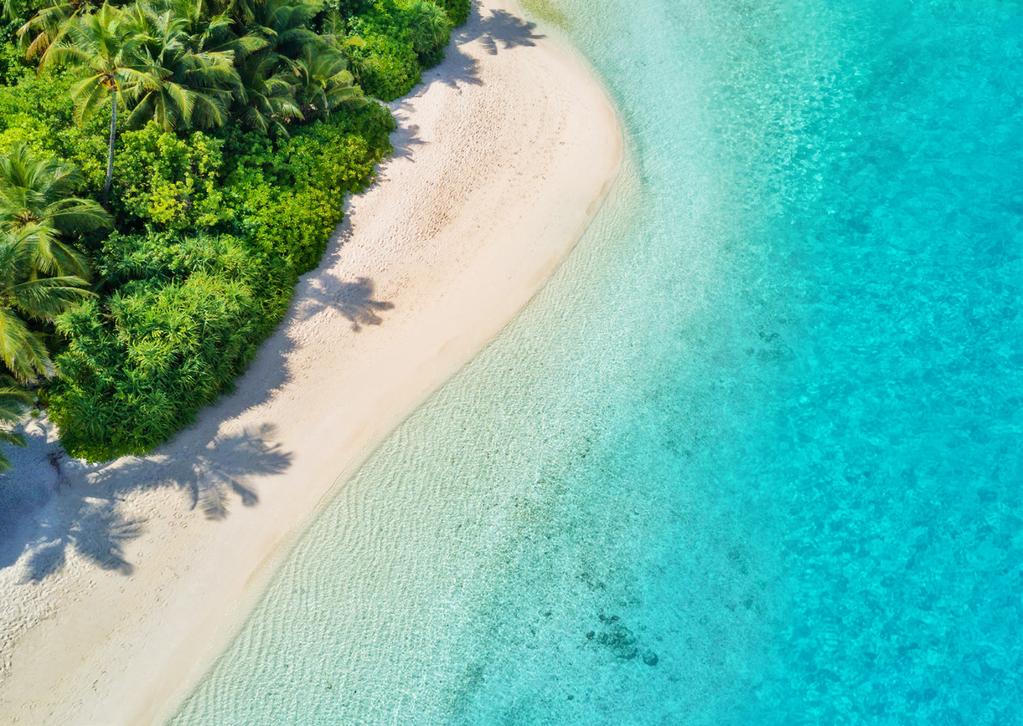 Algo azul como el color del paraíso Maldivas es sinónimo de aguas cristalinas, arena, fina e impresionantes arrecifes.