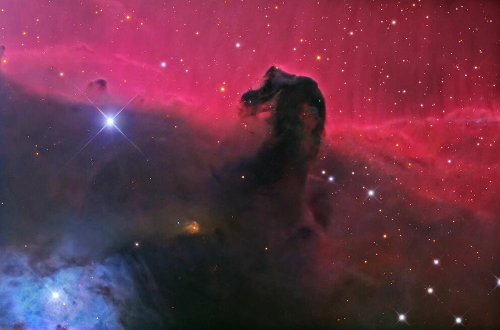 Nebulosas: Las nebulosas son inmensos volúmenes de gas y polvo que pueden emitir y absorber radiación, siendo de dos tipos, las brillantes como la nebulosa Cangrejo (Fig.