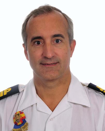 PONENTES Francisco J. Pérez Paz es Capitán de Fragata de la Armada, diplomado de Estado Mayor. Actualmente es profesor del departamento de Organización y Liderazgo de la Escuela Superior de las FAS.
