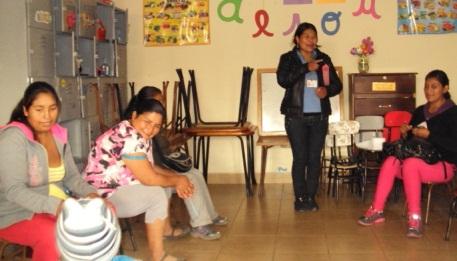 PROYECTO FENIX E n el mes de febrero se realizaron talleres educativos dirigidos a madres del proyecto Fenix, el tema que se abordó fue El Desarrollo Infantil, donde se explicó a las madres