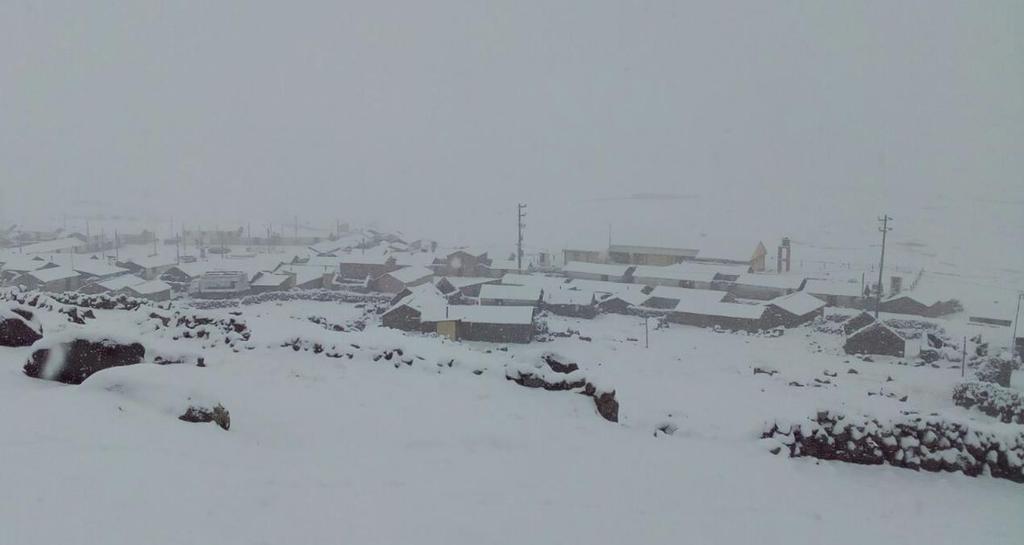 PRIMER BOLETÍN N 439/ 16-SETIEMBRE-2017 / HORA: 10:00 AM Última información Zonas alto andinas de Puno y Arequipa alcanzaron hasta 30 centímetros de nieve El distrito de Santa Lucía, situada en la