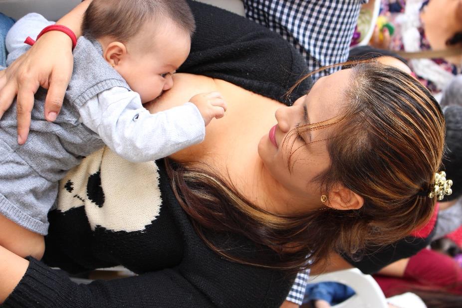 Lactancia materna exclusiva Medellín: Le dan solamente leche materna como alimento al bebé?
