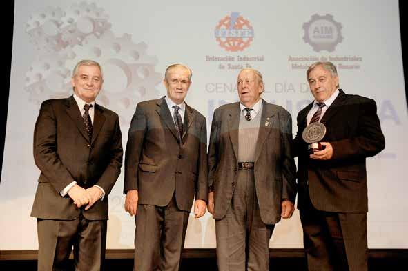 ADIMRA - Centro Industrial de Las Parejas Jesús María Pasquali y Cosme Luis Vitorre reciben la Distincion al Mérito Industrial. Año 2013.