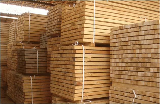 Madera estructural de pino secado técnicamente y con inmunización técnica al sistema vacío-presión.