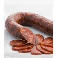 PRODUCTOS Chorizo sarta: Con los mejores magros ibéricos, pimentón y otros productos naturales, elaboramos estas piezas de característico