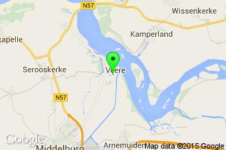 Está situada a orillas del lago Veerse, en la isla de Walcheren.