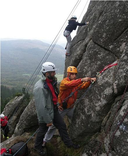 formación Curso de escalada en rocha Nivel I 14 A finalidade do curso foi a de facilitar as técnicas básicas de seguridade e progresión en escalada en rocha