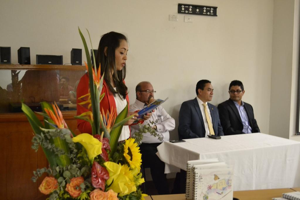 La ceremonia de Bienvenida, contó con la presencia de Ricardo Riomalo Rivera, vicerrector Académico, Diana Pacheco, Coordinadora de la