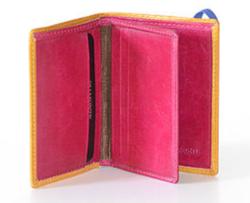 Small leather wallet for men. Distribution : 9 departments for cards, 1 I.