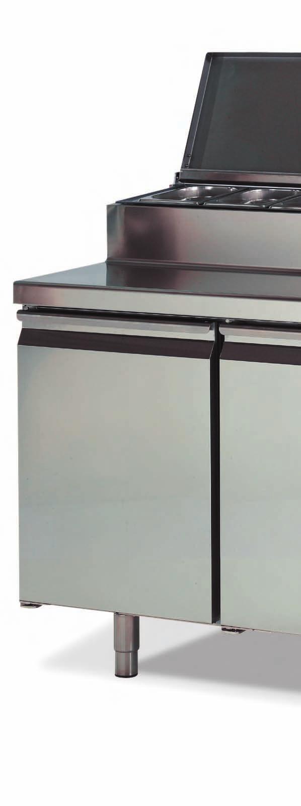 Serie y700 Gastronorm / Bajo mostrador refrigerado para ensalada IO-BMGN 960 EN Exterior en acero inox AISI 0. Interior en acero inox AISI 0.
