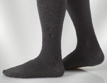 Un reborde más ancho proporciona en este calcetín un ajuste sin arrugas y