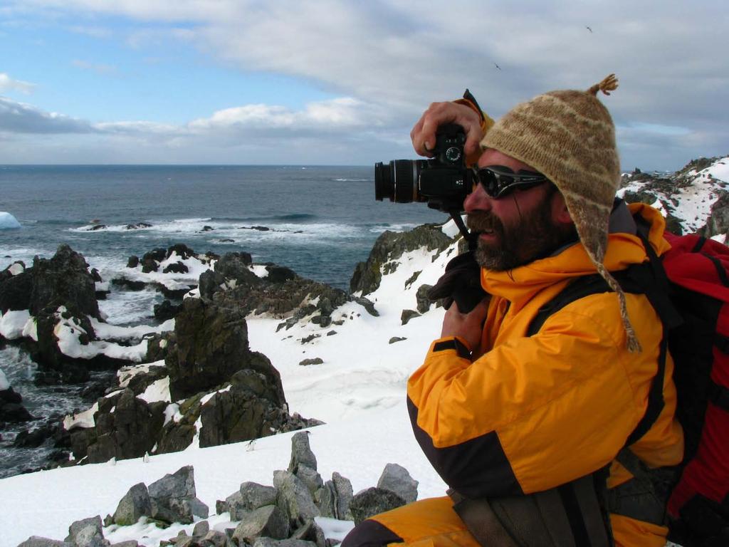 Semblanzas Ictiológicas Ricardo Jorge Casaux Campaña en Punta Armonía, Islas Shetland del Sur, Antártida, 2010 Hugo L.