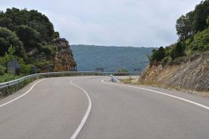 Longitud: 135 km 148 39 Comenzamos este divertido tramo ascendiendo el puerto de La Mazorra. El asfalto es muy ancho para ser una vía autonómica y esta en inmejorable estado.