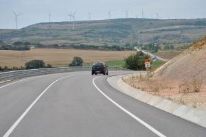 a la izquierda dirección a Burgos, s disponemos a rodar durante 2 rectos y cortos kilómetros, hasta que