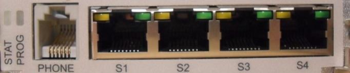 EOW STAT PROG EOW 115 4 interfaces de difusión de datos (S1. S2, S3 y S4) de tipo RJ-45. PHONE S1 S2 S3 S4 Figura 4.18 Vista frontal de la tarjeta R1EOW [13].