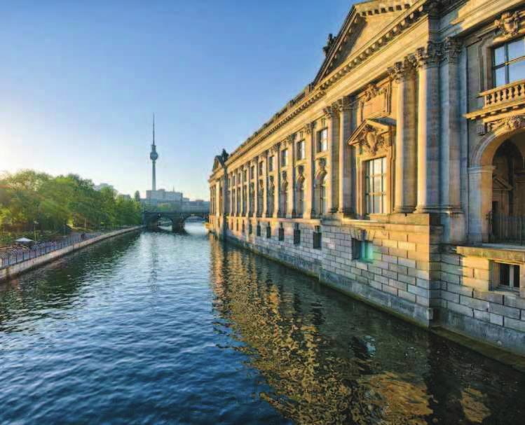 Día 2 / Viernes Berlín Por la mañana le espera un espectacular ascenso a la torre de televisión para disfrutar de una vista maravillosa sobre la capital de Alemania.