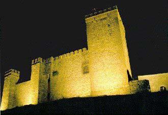 El Castillo (2) El Castillo tiene una longitud cercana a los 40 metros.