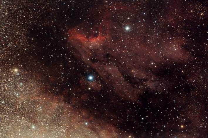Objeto: IC 5070 ( N 350 ) Tipo: Nebulosa Brillante Clase: E Constelación: Cygnus AR: 20 50.8 Dec: +44 21 Magnitud: 8 Distancia (a.l.): Eje Mayor: 60 m F (mm): 700 Eje Menor: 50 m Fecha: 19/08/2017 21:50 (TU) Lugar: Albalate de Zorita - (40.