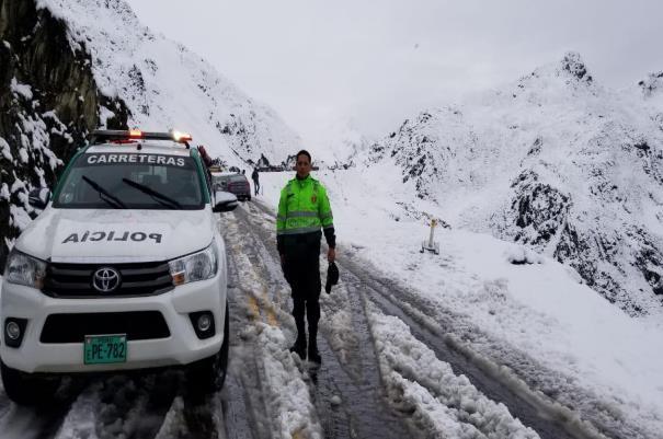 SEGUNDO BOLETÍN N 976/ 11-JUNIO-2018 / HORA: 5:00 PM Última información Cusco: restablecen tránsito en un carril de la vía Quillabamba Cusco, afectada por nevadas La Policía Nacional del Perú informó