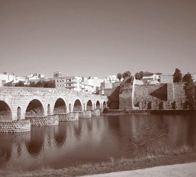Puente romano Foto: F. Morgado. Restos arqueológicos en el Foro de Augusta Emerita Foto: R. Ayerbe.