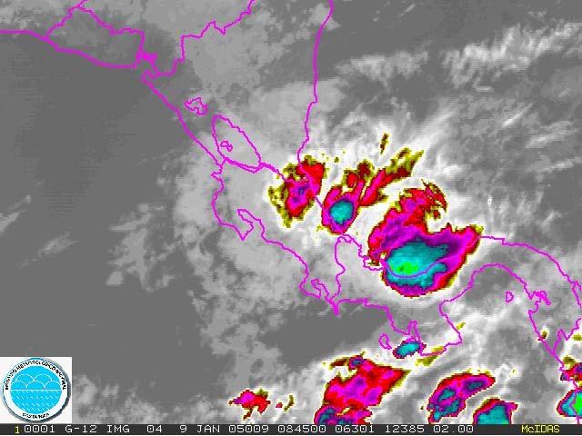 La figura de la izquierda es la imagen del satélite (2 kminfrarrojo) de las 2:45 am del 9 de enero, donde se puede apreciar con mejor detalle la fuerte convección que afectó al Caribe de Costa Rica y