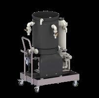 El líquido cargado de aceite es primero aspirado a través de los skimmers SIEBEC, y después bombeado hacia el cuerpo del equipo coalescente, que posee una cámara de separación.