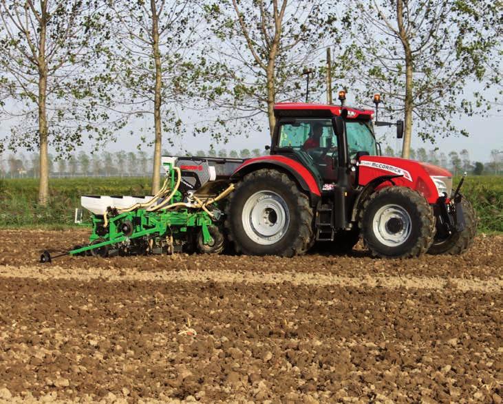 CONTROL DE APEROS ISOBUS El tractor X7 puede equiparse, de forma opcional, con un sistema ISOBUS conforme a la norma ISO 11783, que permite al operador controlar los aperos compatibles sin necesitad