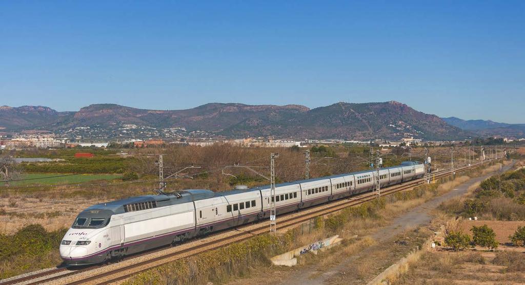 3 Tren inaugural del servicio Ave Madrid - Castellón a su paso por Masalfasar. Unidad 100.013 bautizada como Juan Sebastián Elcano.