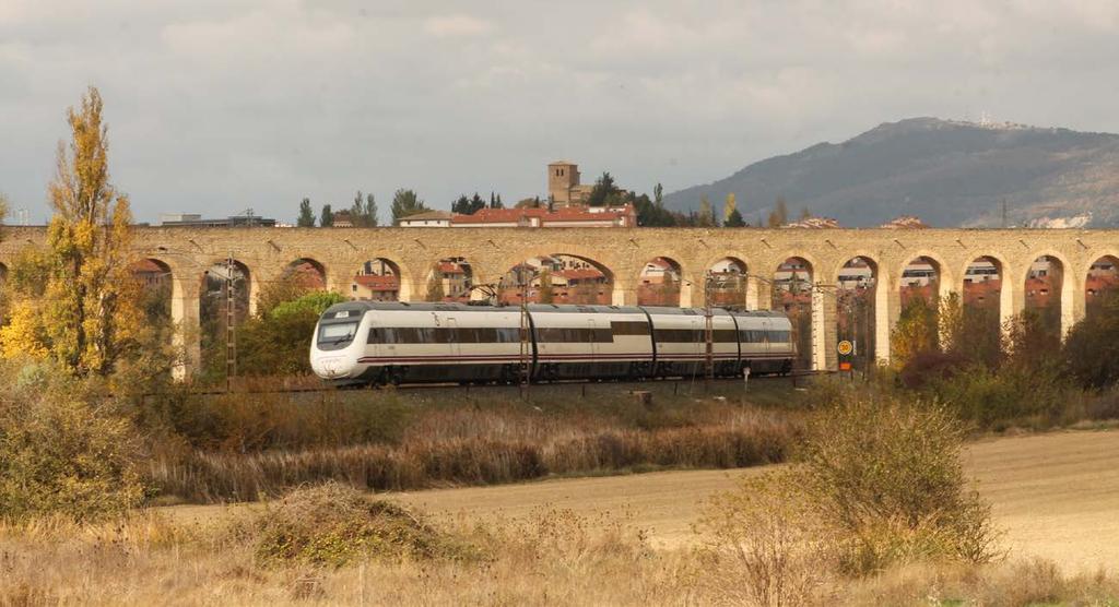 Madrid Pamplona Alvia train under the Noáin Aqueduct on the outskirts of Pamplona. Pablo Gadea. 27/03/2018 9.