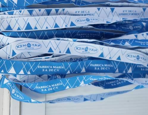 Cordón Para Gafete Disponible: 4 paquetes Cantidad por paquete: 2,000 cordones Distribuidos a todos los visitantes, compradores y expositores Sublimado por ambos lados Seis