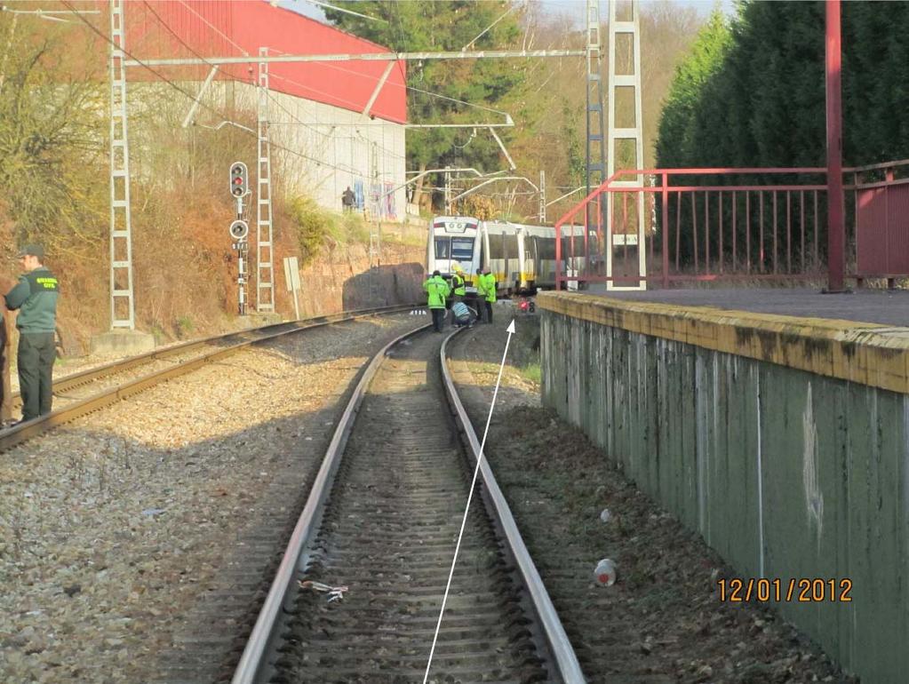 3.4.2. Infraestructura Del análisis de los registros de la moviola del CTC se comprueba que el tren 1301 se encuentra estacionado en vía 2, estando la señal de salida S1/2 en rojo en todo momento.