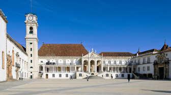 DÍA 2 / Coimbra: Desayuno. Por la mañana excursión a Coimbra, antigua ciudad universitaria, famosa por sus calles sinuosas y casas colgantes, donde hoy más que nunca sigue sonando el viejo Fado.