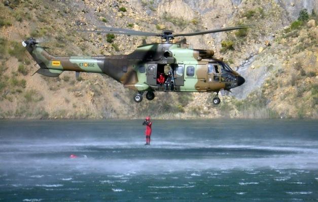 Casos de Éxito Formación rescatadores SAR UME Eurocopter AS532 Servicios -
