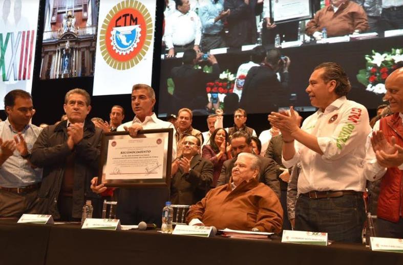 DICIEMBRE DE 2017 TRABAJADORES RATIFICAN AL DIPUTADO LEOBARDO SOTO MARTÍNEZ EN EL XXXIII CONGRESO GENERAL ORDINARIO CTM PUEBLA.