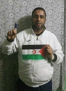 27- El activista saharaui de Derechos Humanos y sindicalista Abdelkrim Emboirkat es detenido sobre las 5 de la tarde en la ciudad marroquí de TanTan El activista salió del aeropuerto de Casablanca en