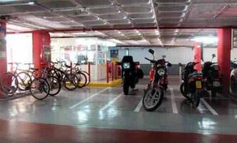 Els aparcaments han de garantir la seguretat de les bicicletes contra el vandalisme i els robatoris, oferir algun