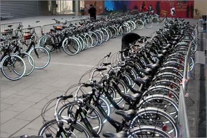 Afavorir l ús de la bicicleta per part de col lectius privats Promoure l ús de la bicicleta per part de col lectius privats. Estendre l ús de la bicicleta a la ciutat.