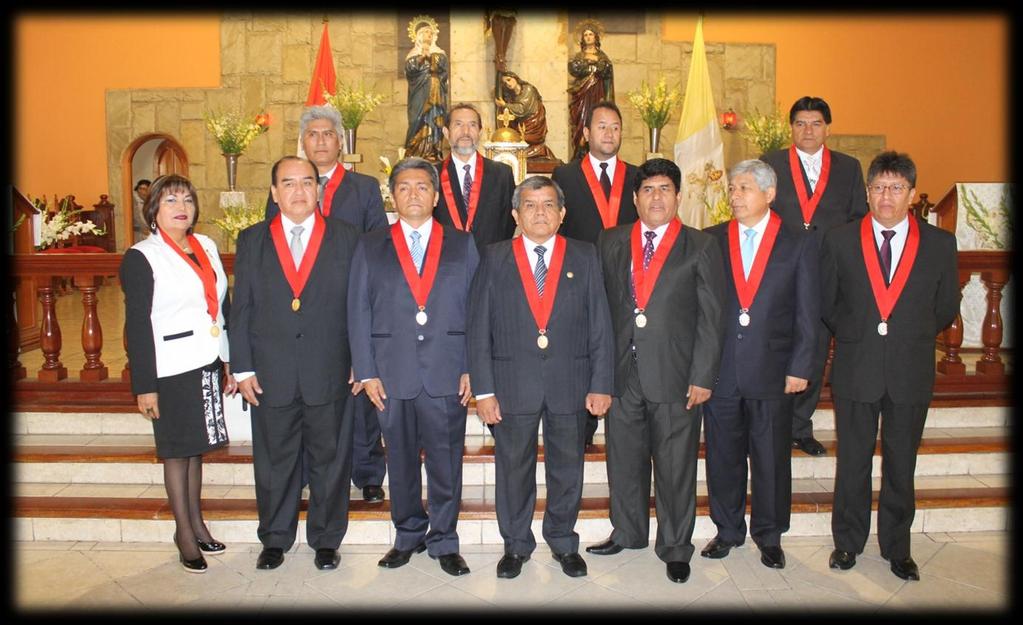 Presidente de la CSJICA, Dr. Alejandro José Páucar Félix acompañado de los señores Jueces Superiores al término de la misa de acción de gracias.