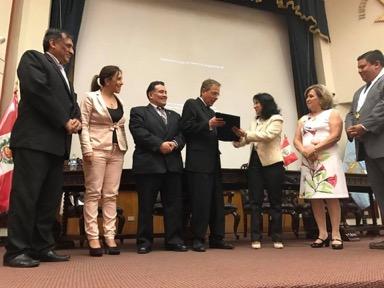 20 de octubre - La Asamblea Legislativa Plurinacional de Bolivia concede un reconocimiento a Daniel E.