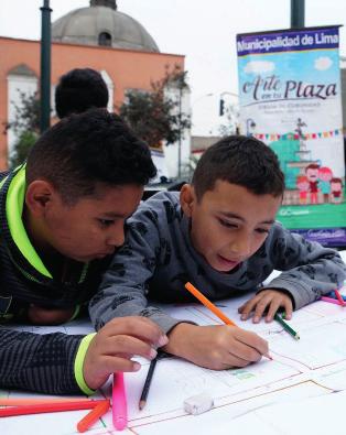 ACTIVIDADES CULTURALES ARTE EN TU PLAZA DOMINGO 5 El taller para niños «Dibuja tu comunidad» interviene la Plaza Italia con una