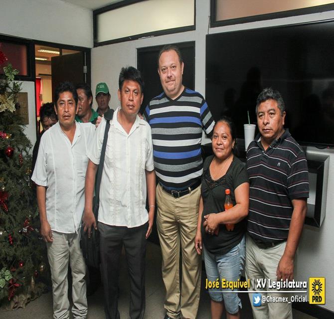 En compañía del presidente del #PRD (Santos), el diputado suplente del Distrito XII (Luis Mis), el comisariado ejidal (Filiberto Chan) y la líder