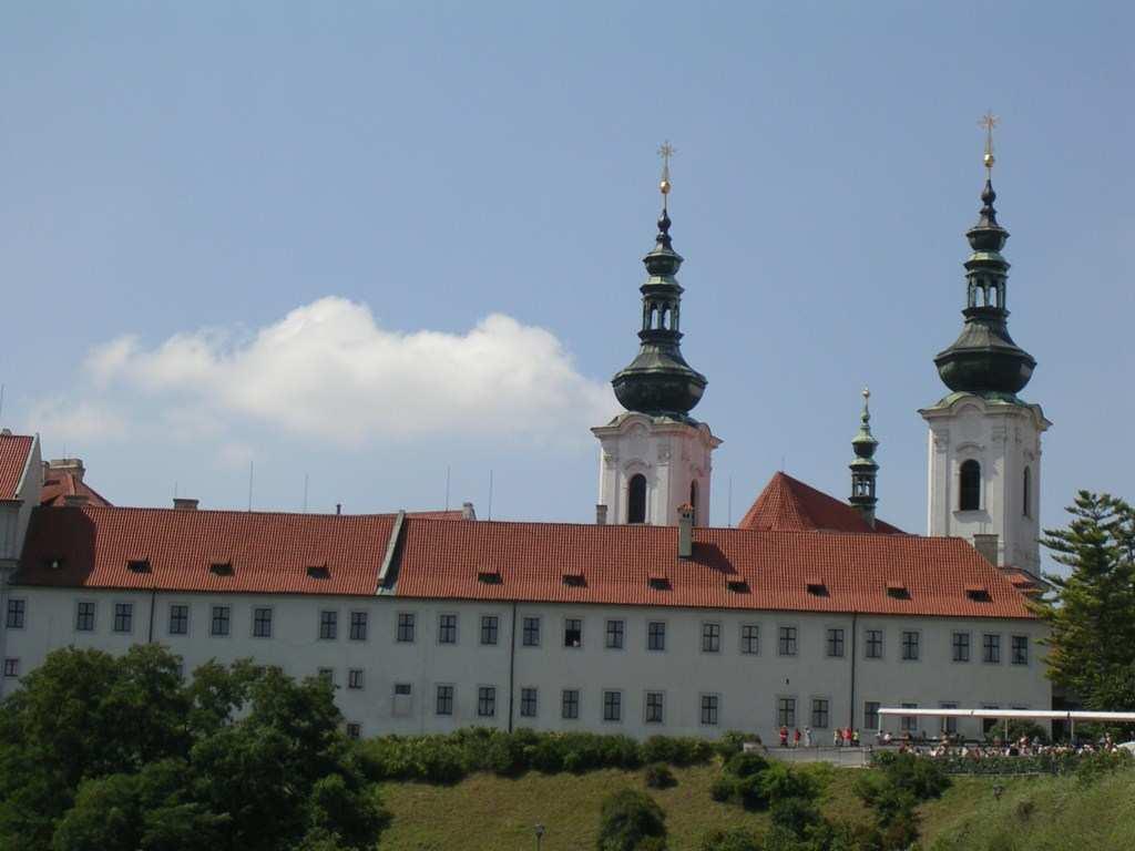 03ABR. PRAGA: HRADCANY Y MALÁ STRANA / HOLASOVICE / CESKE BUDEJOVICE Salida hacia el Hradcany, el barrio donde se encuentra el Castillo de Praga.