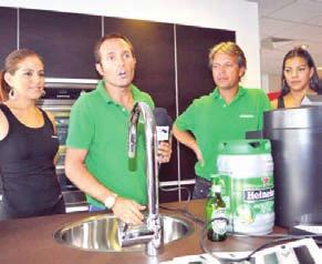 Specialmente pa Dia di Tata, Heineken Aruba ta lansa su ultimo den tapmento di cerbes na cas, esta Heineken Beer- Tender.