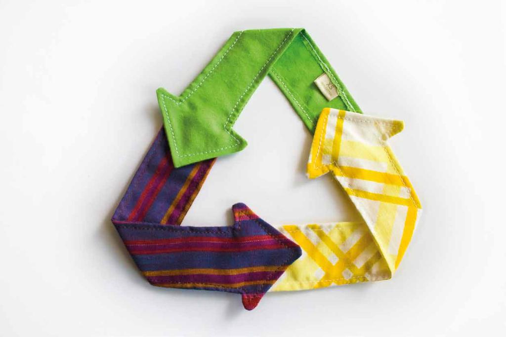 reciclaje textil y costura creativa entretelas Convertir unos pantalones vaqueros en una mochila, una camisa en un delantal o un calcetín en un divertido muñeco son algunas de las cosas que pueden